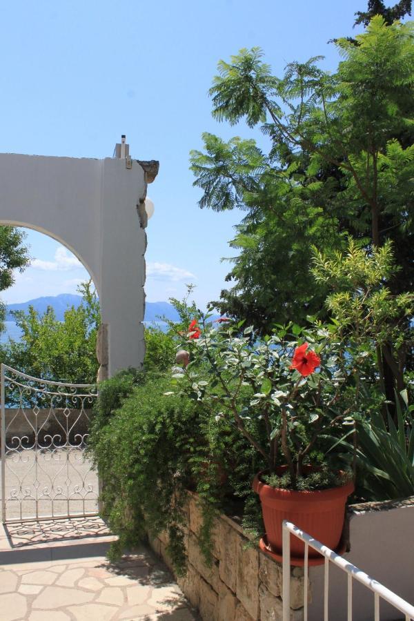 Apartments By The Sea Brist, Makarska - 505 Подаца Екстериор снимка